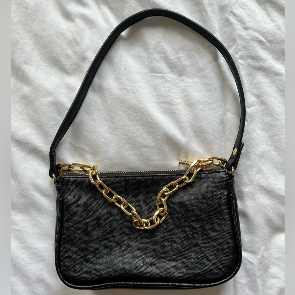 Mini black bag with chain